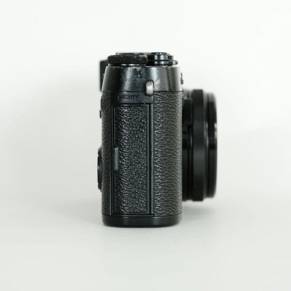 FUJIFILM X100F ブラックの出品 | ONE SCENE（ワンシーン）