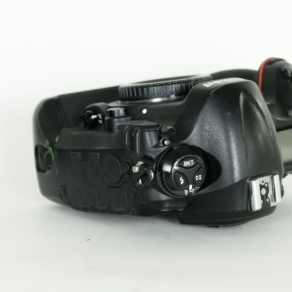 Nikon D4Sの出品 | ONE SCENE（ワンシーン）