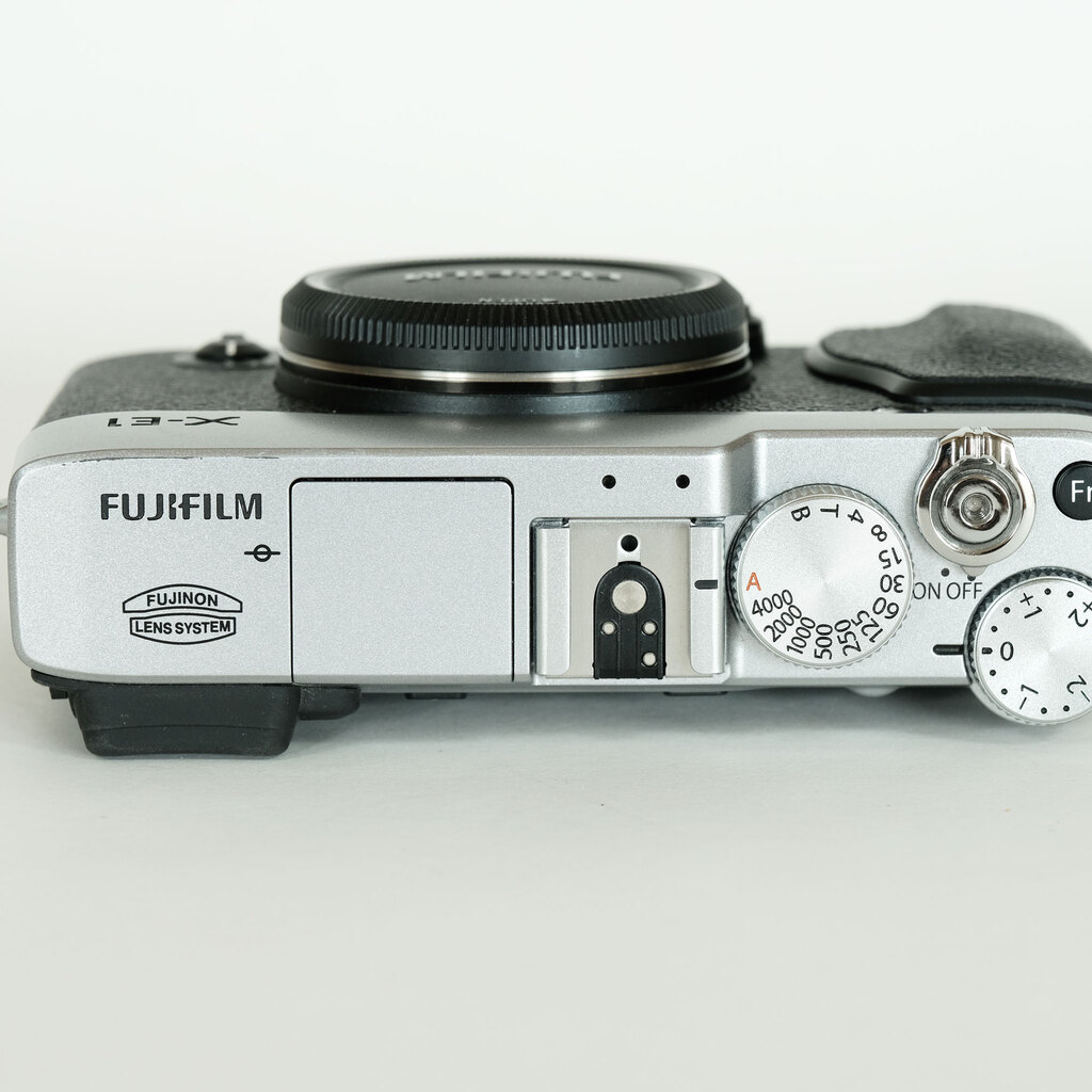 FUJIFILM X-E1 シルバーの出品 | ONE SCENE（ワンシーン）