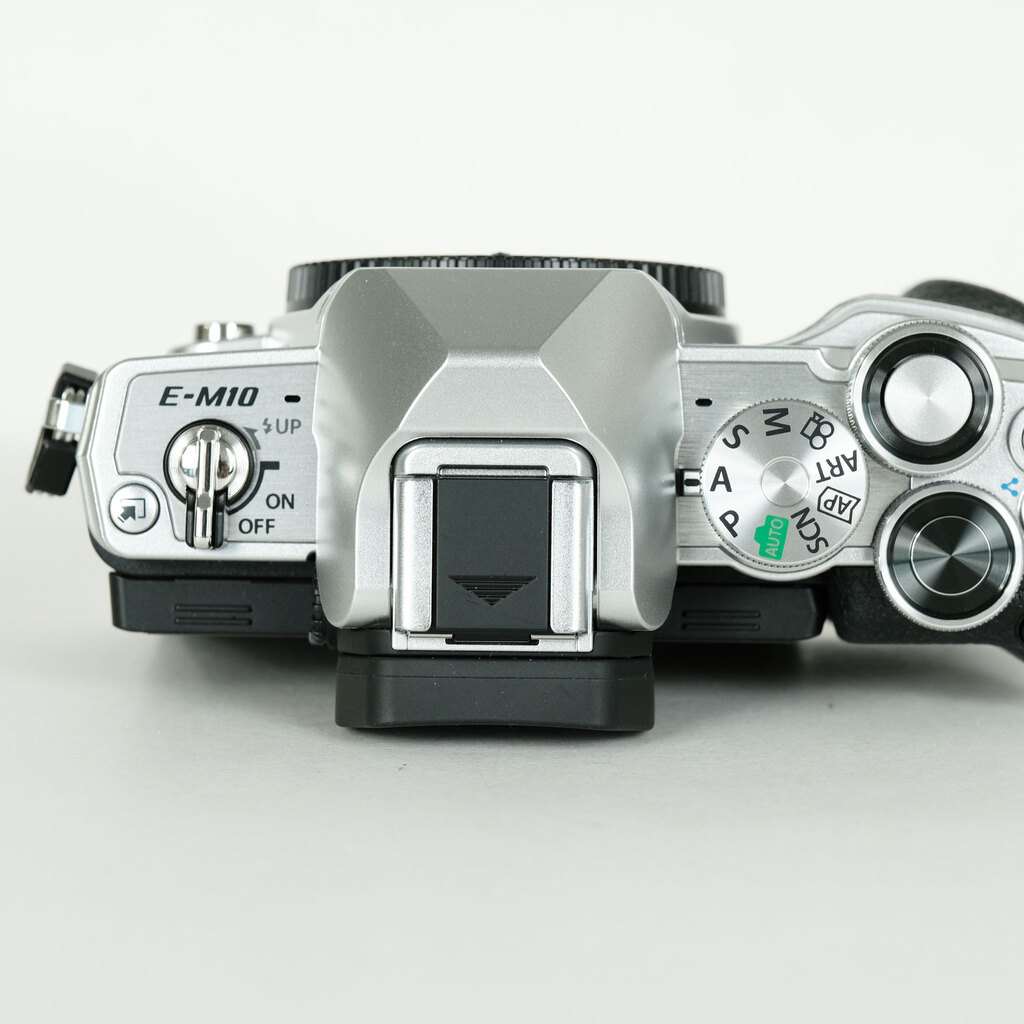 OLYMPUS OM-D E-M10 Mark IVの出品 | ONE SCENE（ワンシーン）