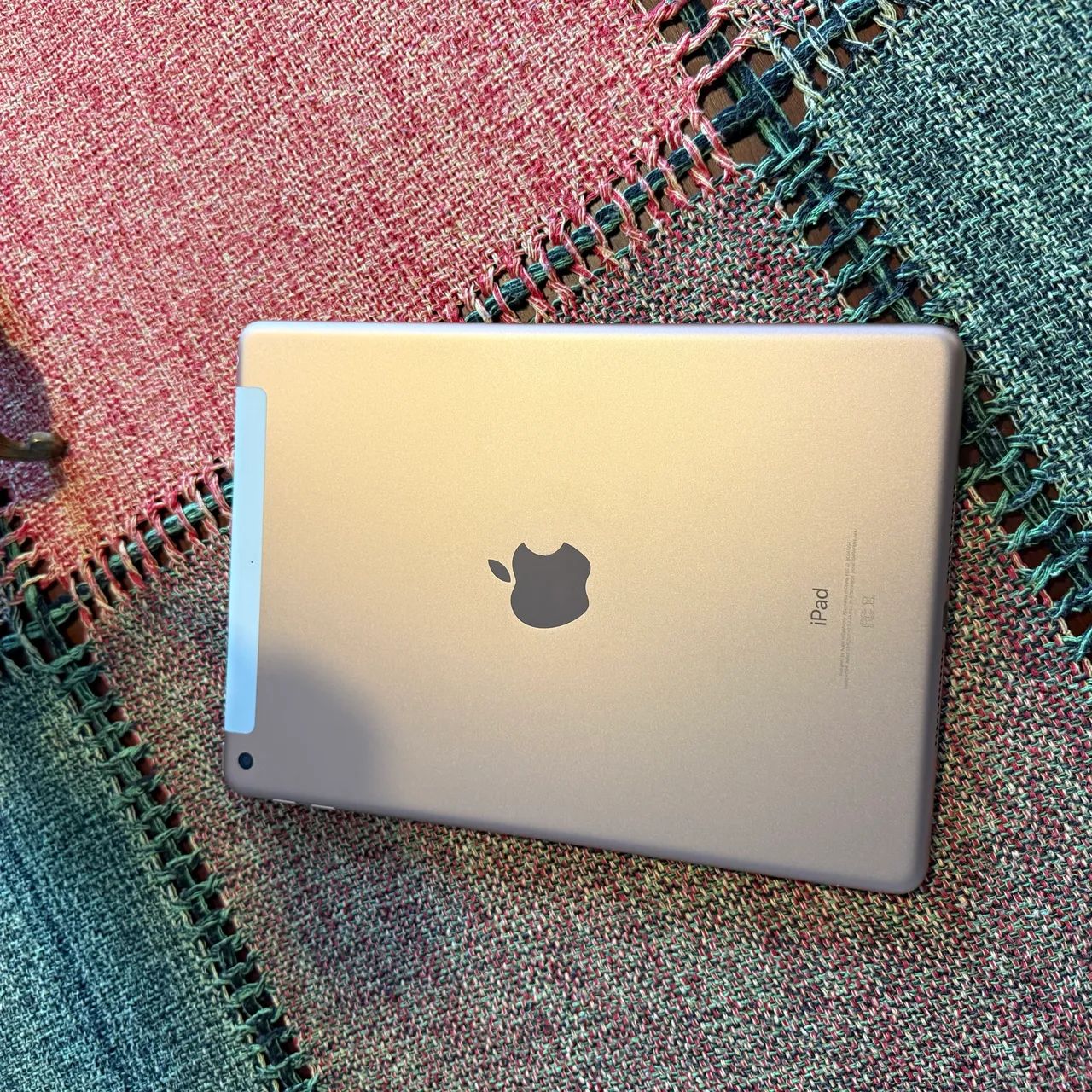 iPad (6th Generation) 32GB Wifi / slot Sim cor - ROSE / Branco