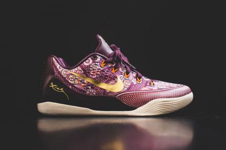 ナイキ コービー9 EM ヴィラン レッド/メタリック ゴールド-ブライト