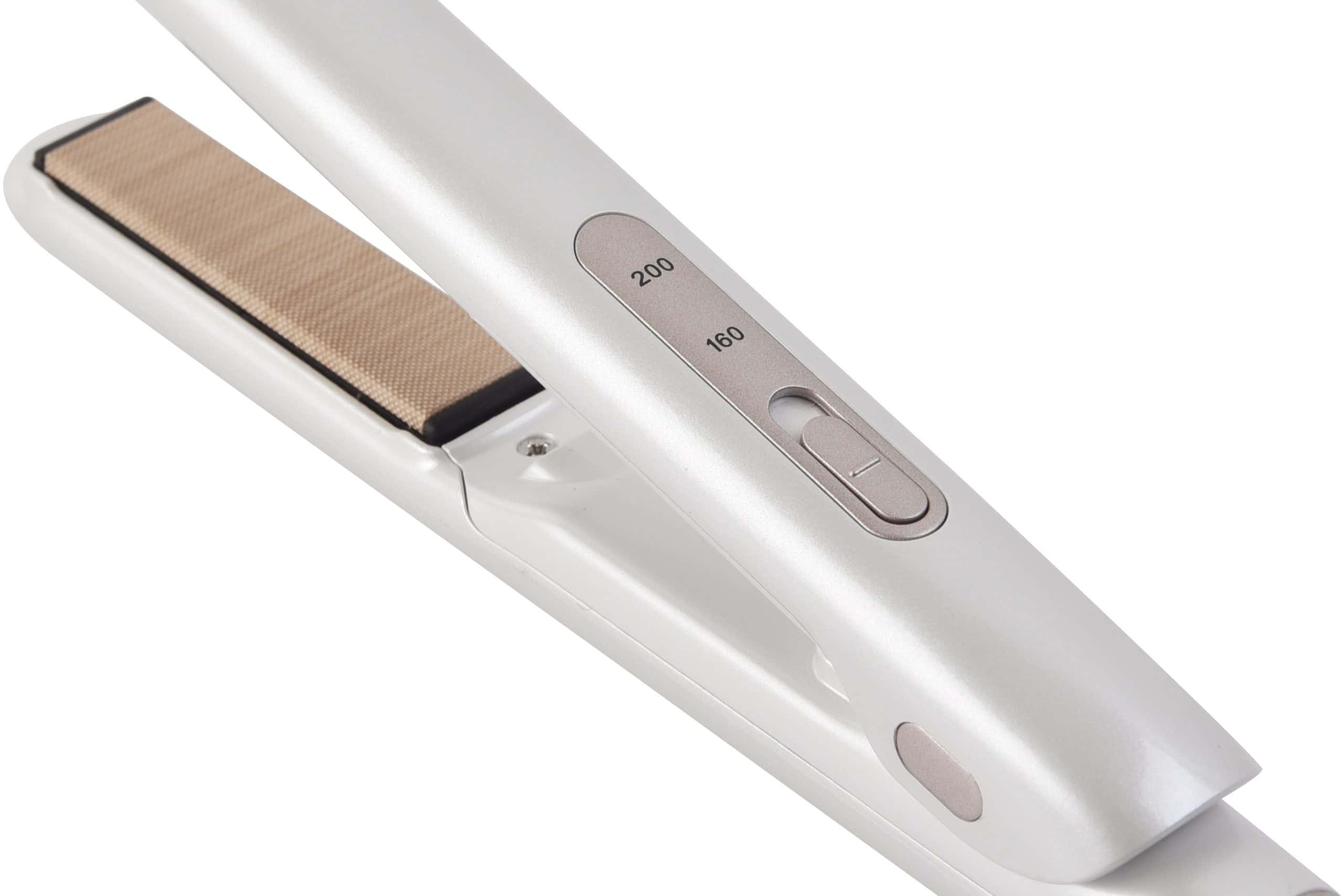 旅先でも“シルクプレート”で艶やかな髪をキープ！コンパクトで超軽量な