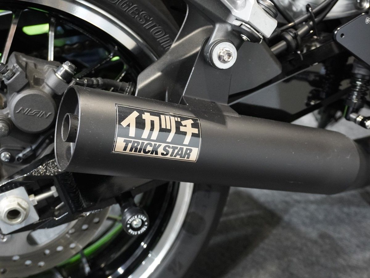 ついに「イカヅチ管」登場！ Z900RSの8BL／2BLともにストレート管で