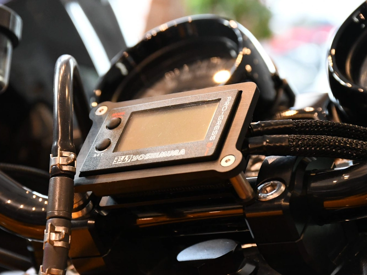 Bagus!（バグース！）からヨシムラ油温計プログレスの専用ステー