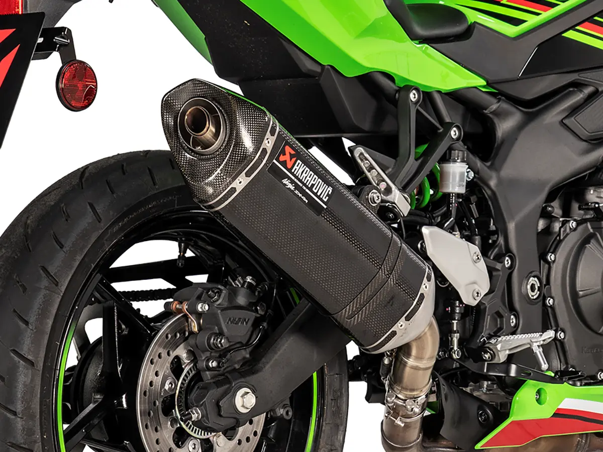 カワサキ×アクラポビッチ】Ninja ZX-4R/25R用スリップオンマフラーを