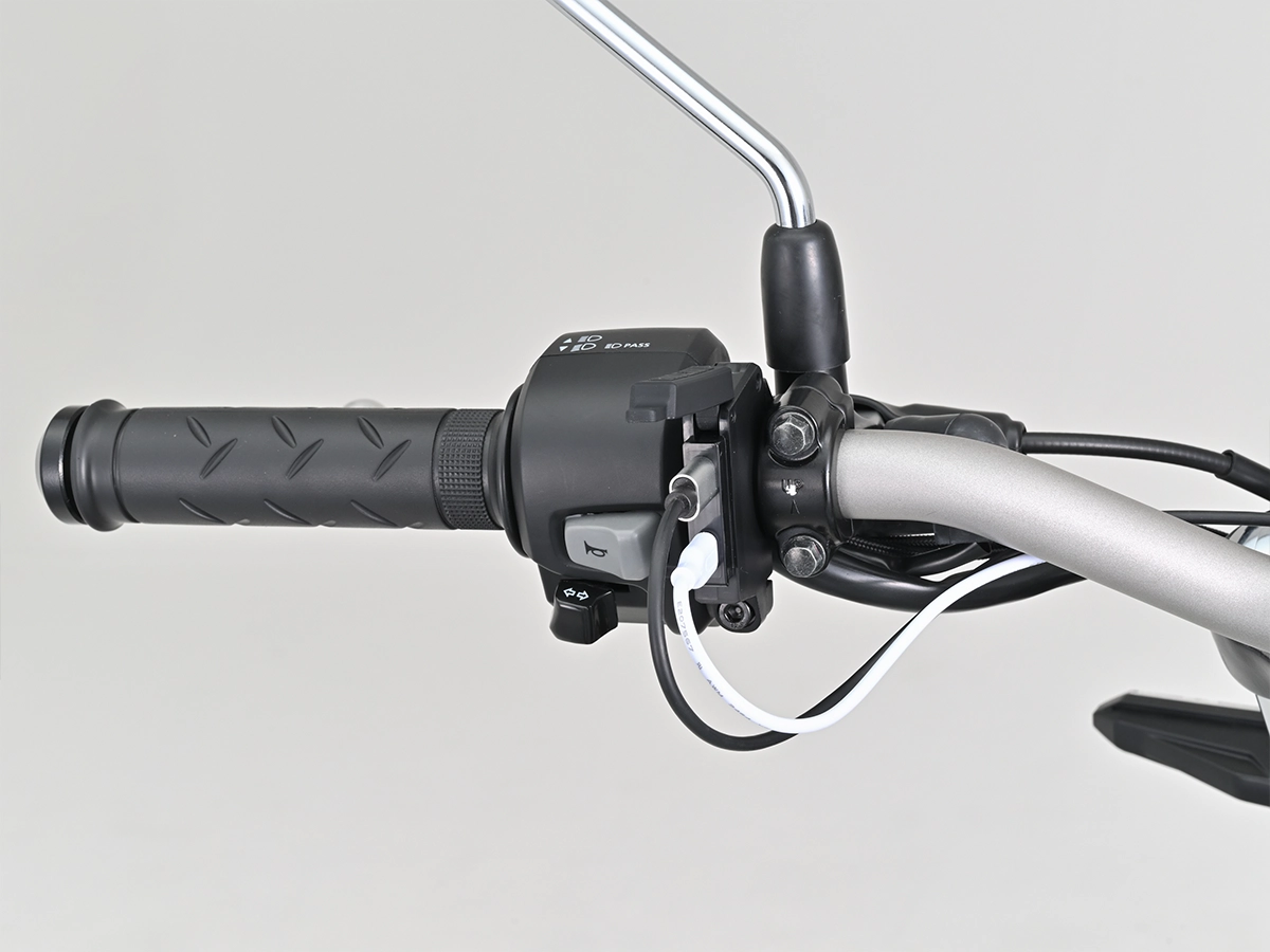 新製品】デイトナから狭い隙間をUSBに活用できる、バイク専用電源