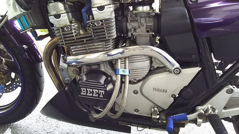 YAMAHA XJR400「エンジンガードよりサブフレームっしょ