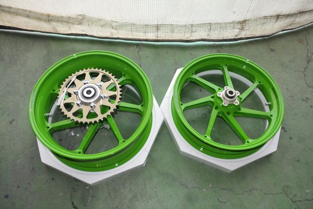 KAWASAKI GPZ900R「ホイール周り総入れ替え」 | ウェビックコミュニティ