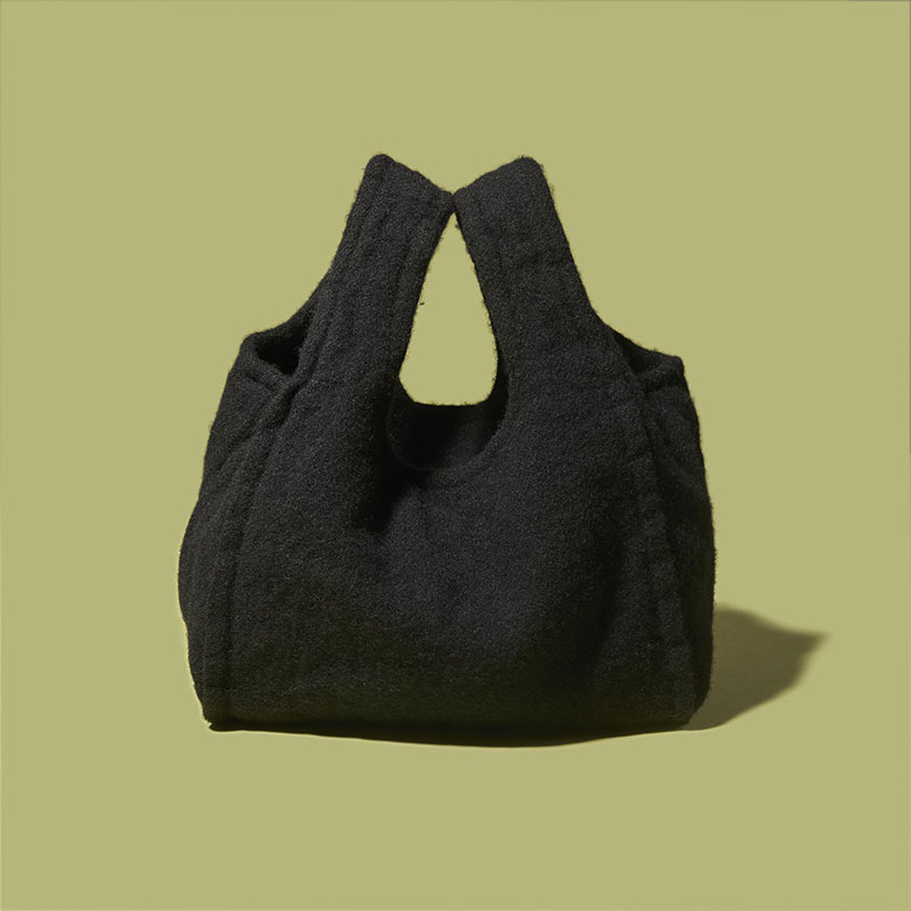 コム デ ギャルソン】大人が選ぶべき新作小物5選。CDGワッペンの黒