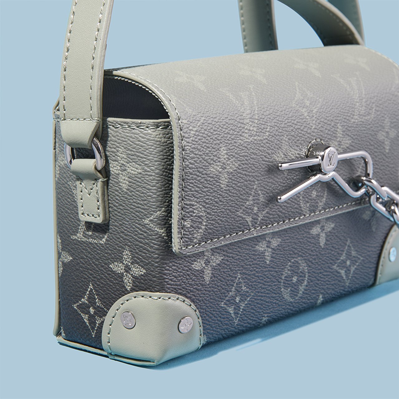 ルイ・ヴィトン】大人が買うべき秋冬新作小物5選。「モノグラム」の