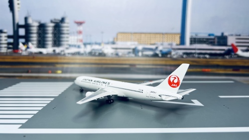 Phoenix 1:400 Boeing 787-8 Japan Airlines 日本航空PH10589 JA825J