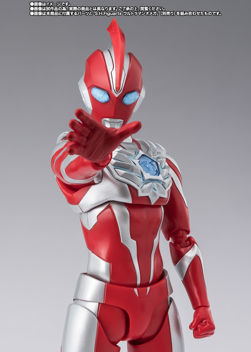 ウルトラマンシリーズ60周年記念 ウルトラマン 純金フィギュア』中まで