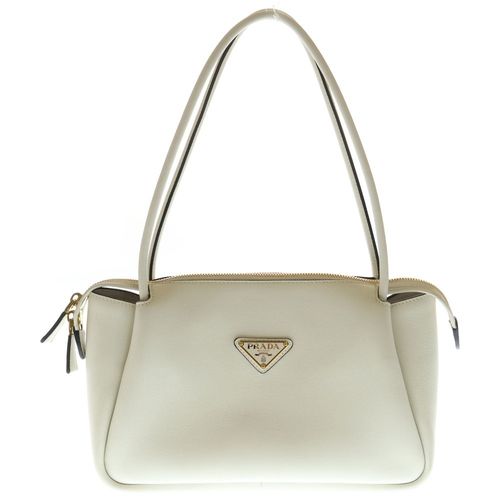 PRADA(プラダ) トライアングルロゴプレート ダーリン ソフトグレイン