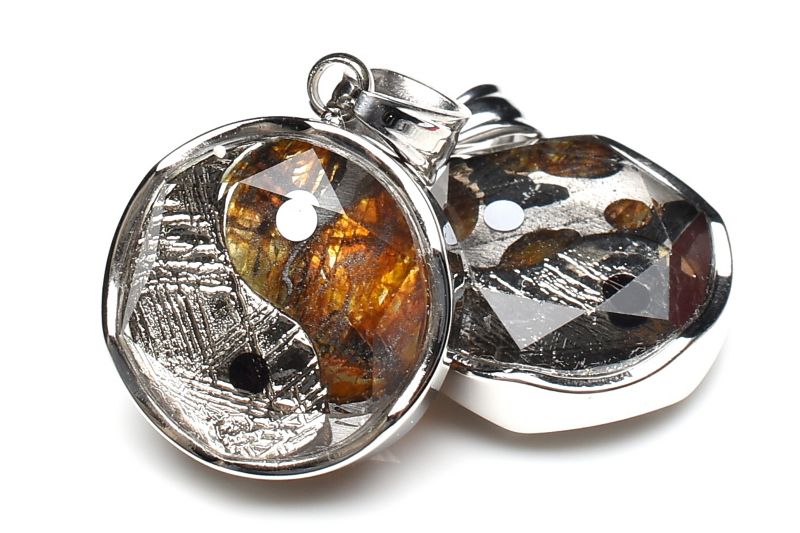 パラサイト隕石 アルタイ隕石 ペンダントトップ 隕石 重さ約23g 共箱