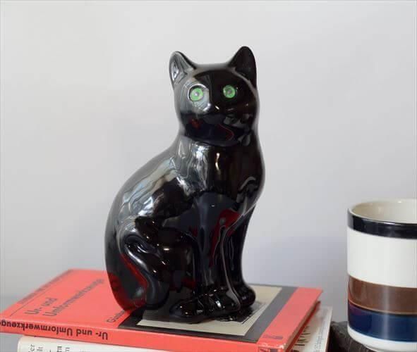 フランス製ヴィンテージ陶器の黒猫オブジェ存在感あり