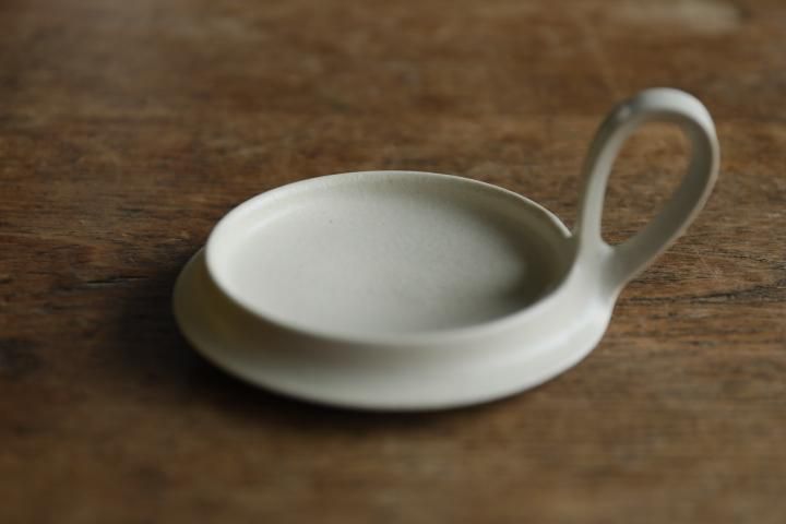 竹口要 カンデレロ 象牙色 - queen and the chair