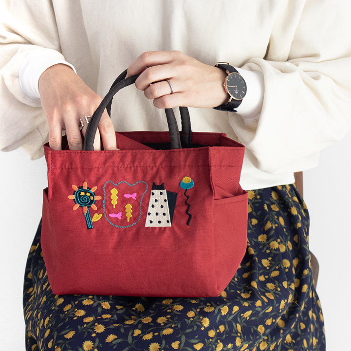 刺繍マチ付トート かくれんぼ（RD） - Atsuko Matano 公式オンライン