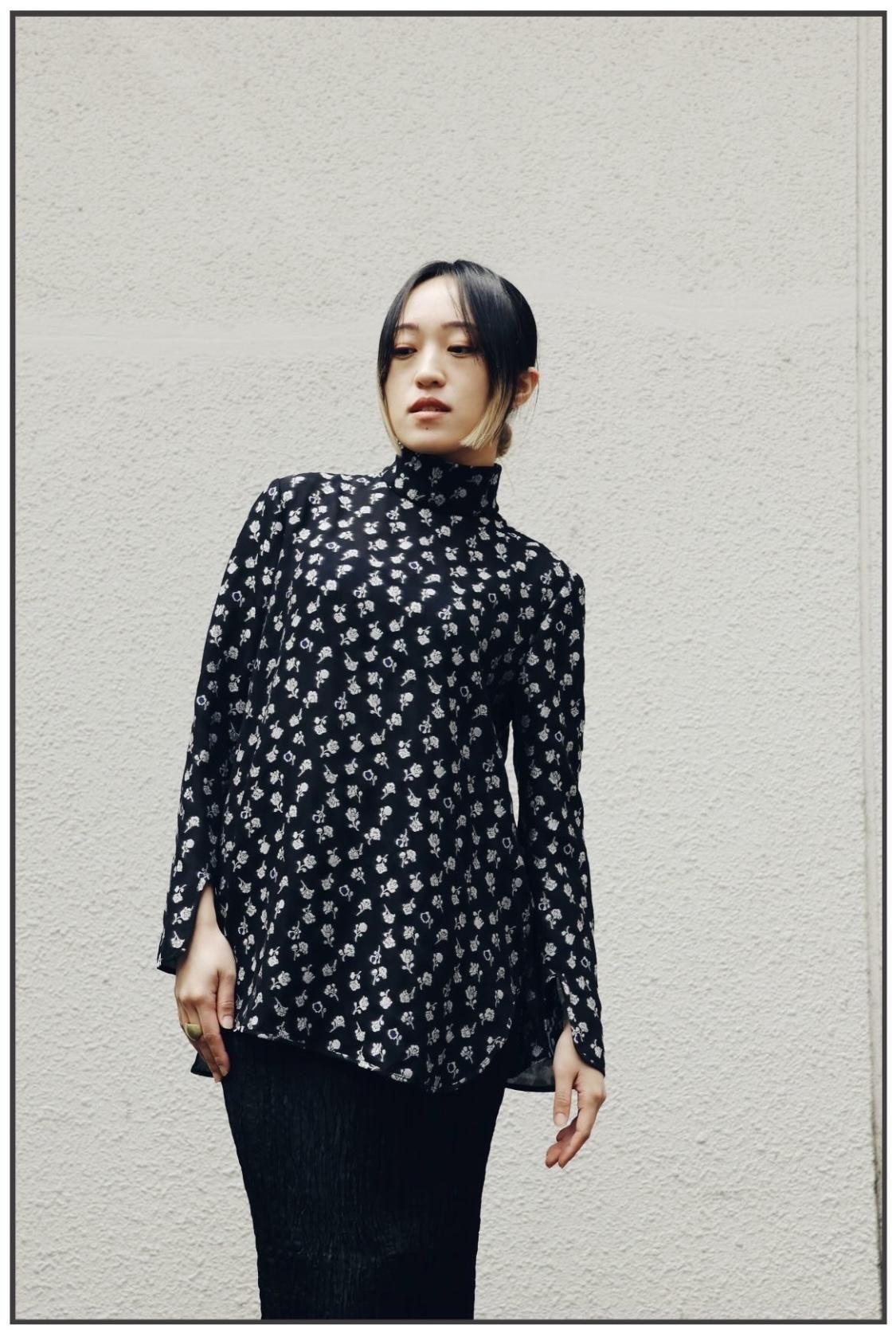 Mame Kurogouchi：Floral Jacquard Hight Neck Blouse - NAVY - ORANN