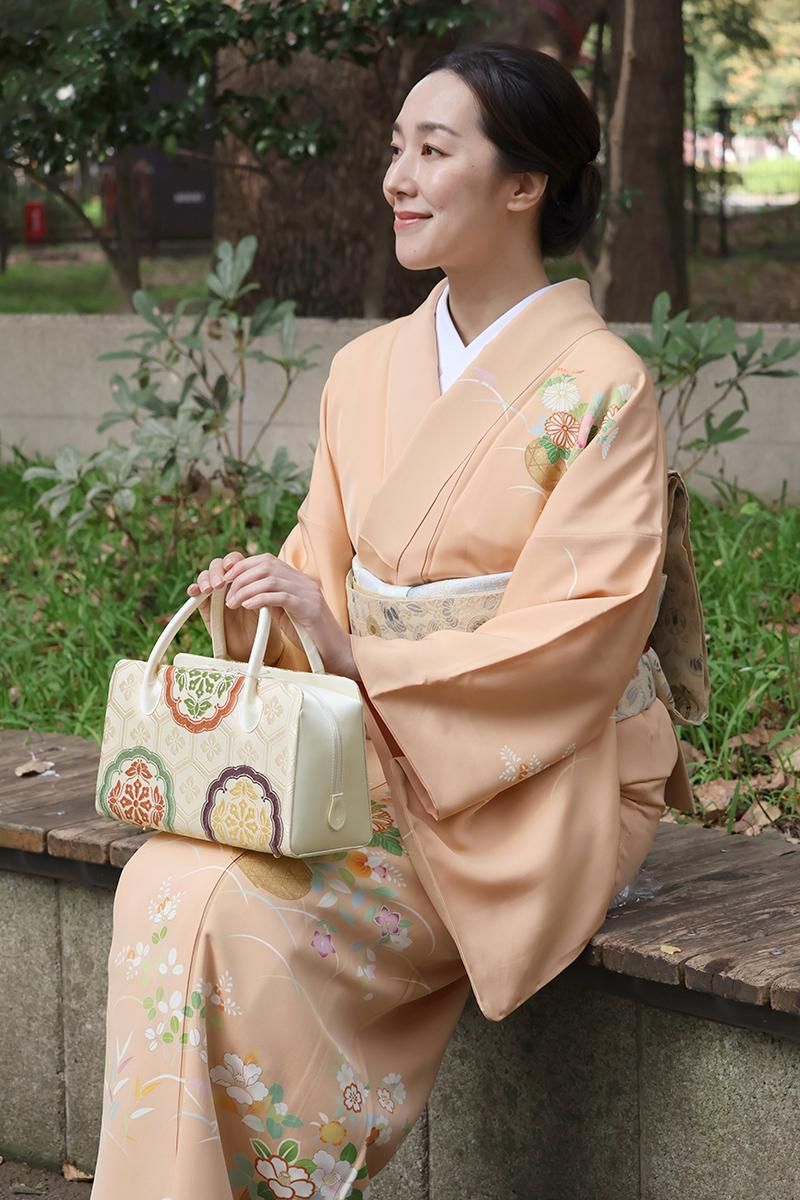 G-3228】利休バッグ 唐織 雪輪花文 ベージュ系 - 銀座きもの青木｜長く