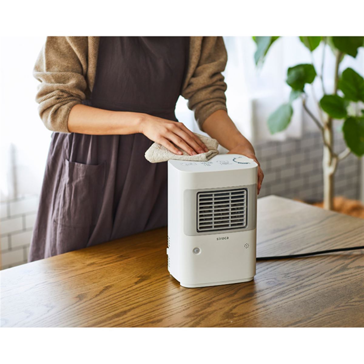 シロカ、人感センサー付きの足元ヒーター「まめポカ SH-T132」を本日9