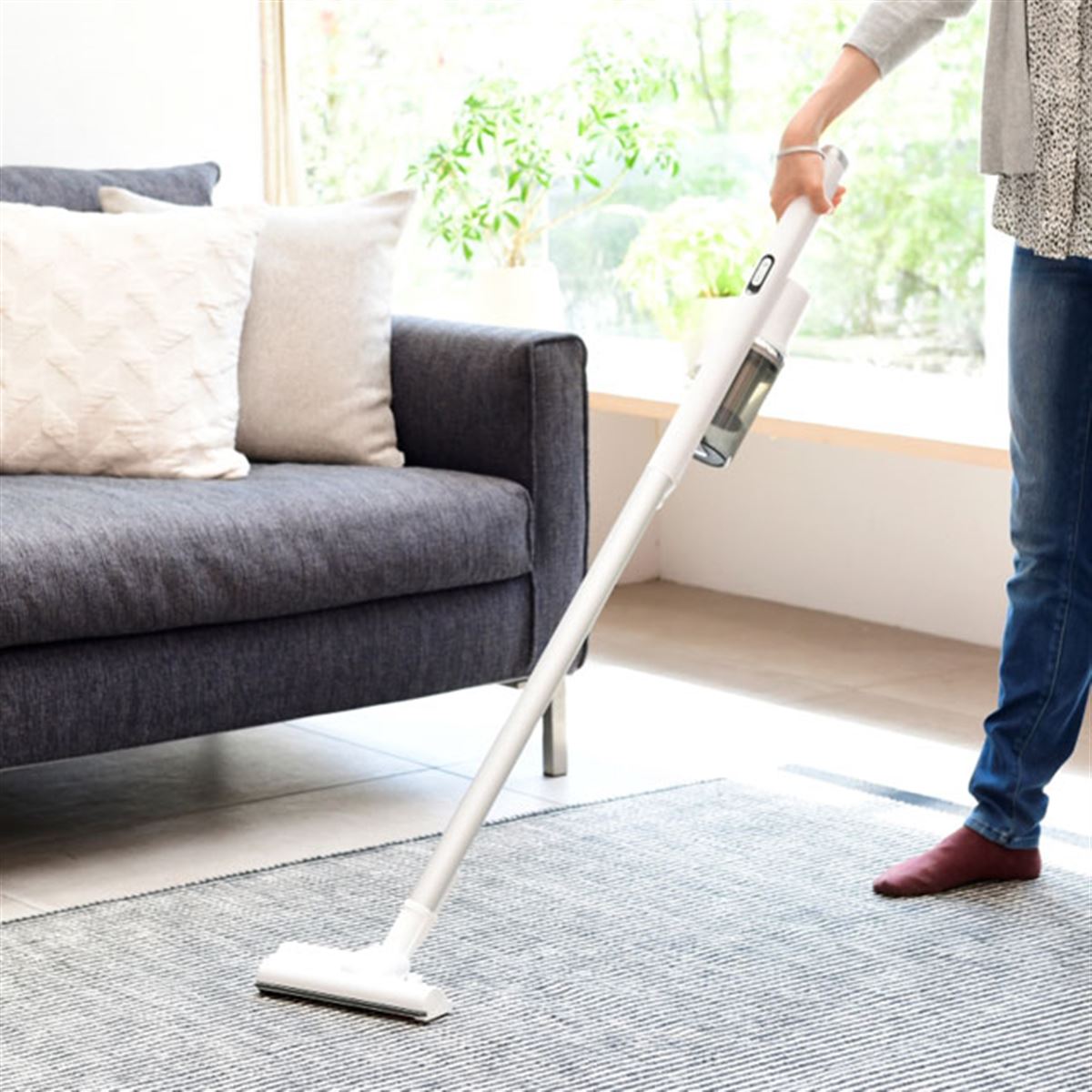 山善、スティック時980gの軽量コードレスクリーナー「ZSP-L160