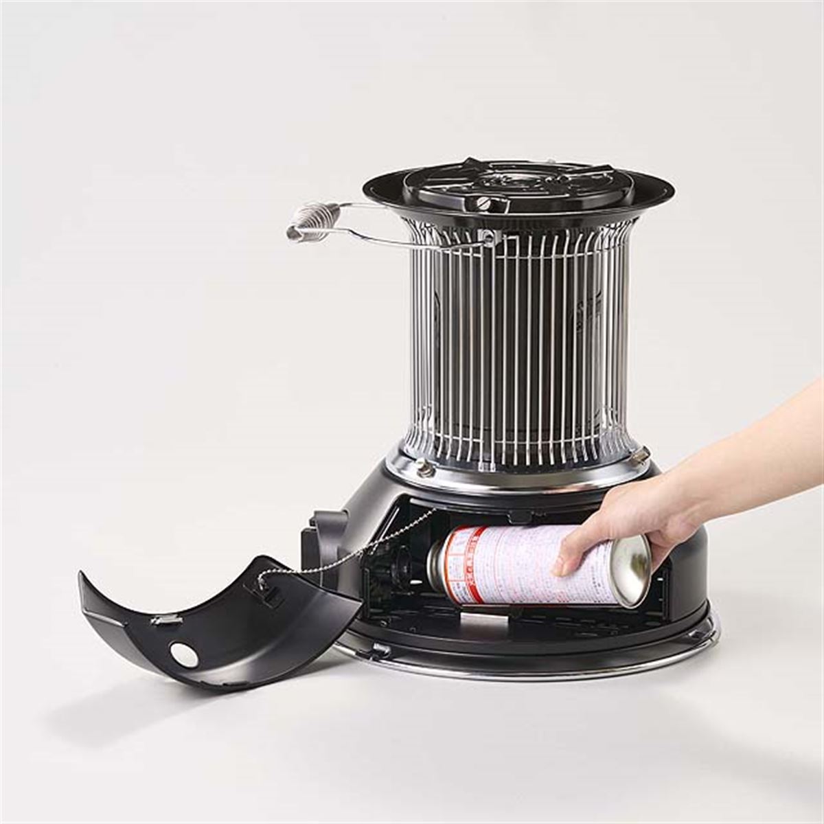 イワタニ、カセットガスを採用した屋内外兼用ストーブ「マル暖