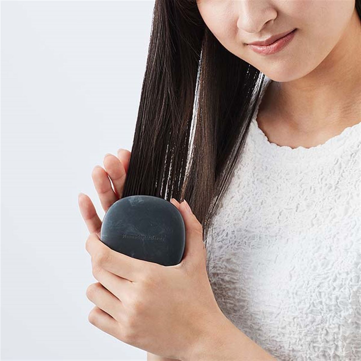 シャープ、“サラサラ髪になる”プラズマクラスターヘアブラシ「Smoome