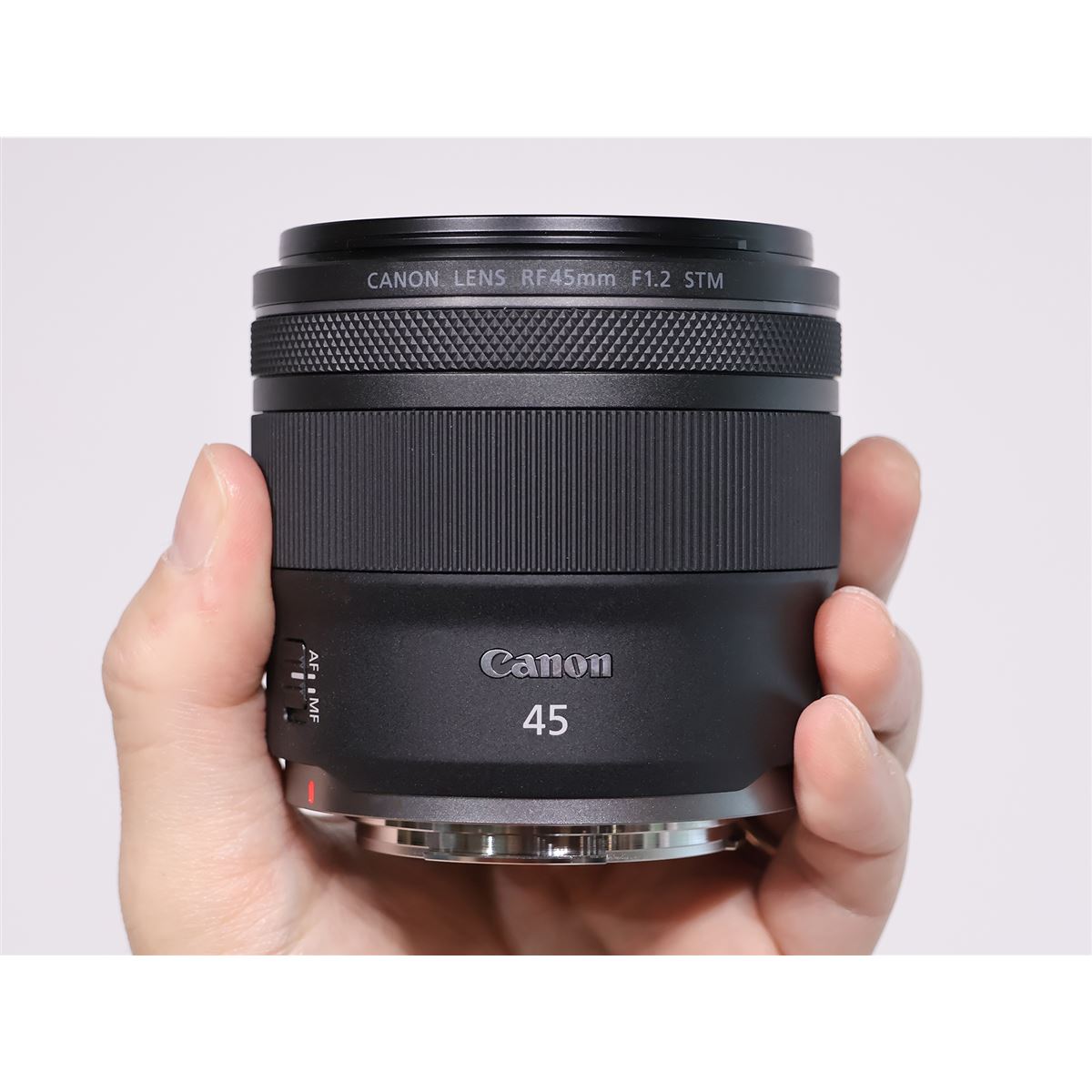 66,000円、キヤノンからF1.2の大口径標準単焦点レンズ「RF45mm F1.2