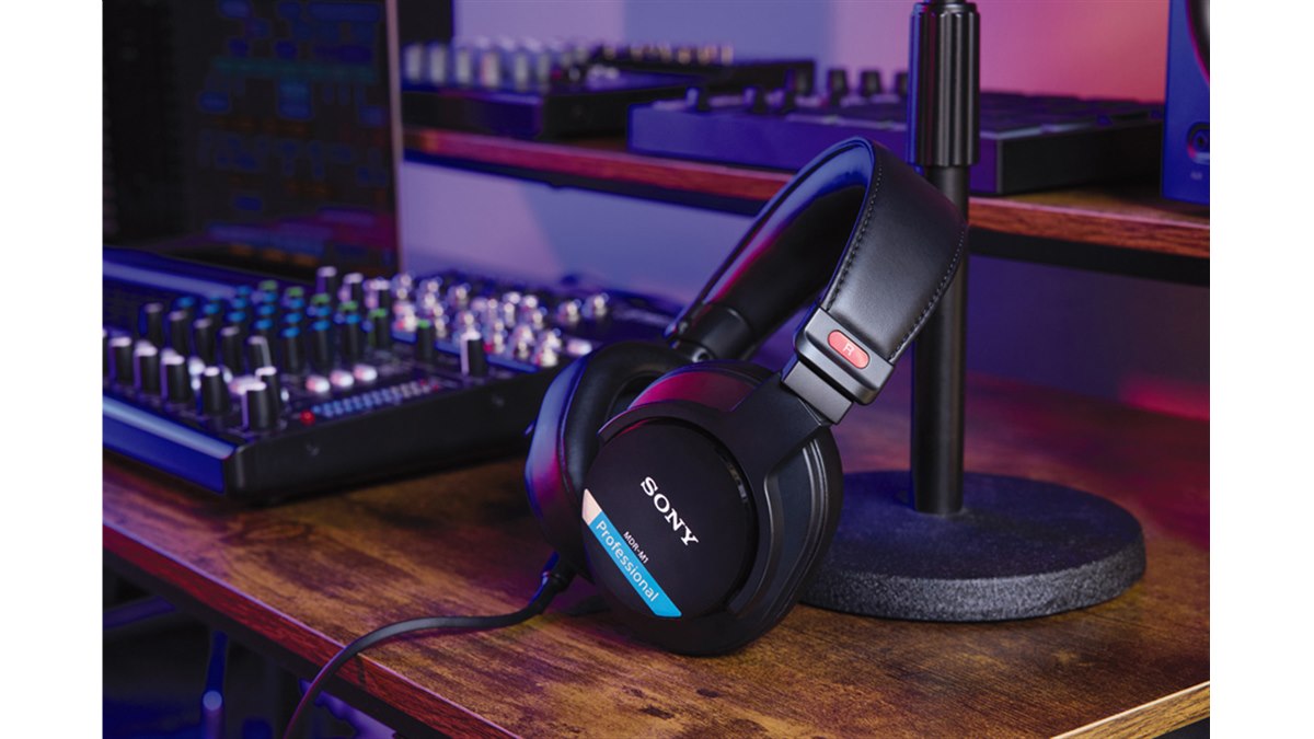 ソニー、密閉型スタジオモニターヘッドホン「MDR-M1」を日本国内でも
