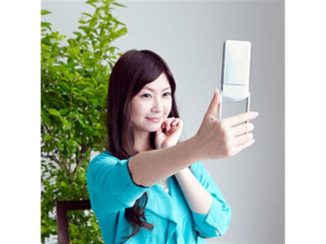 カシオ、自分撮り「EXILIM EX-TR15」を3000台追加販売 - 価格.com