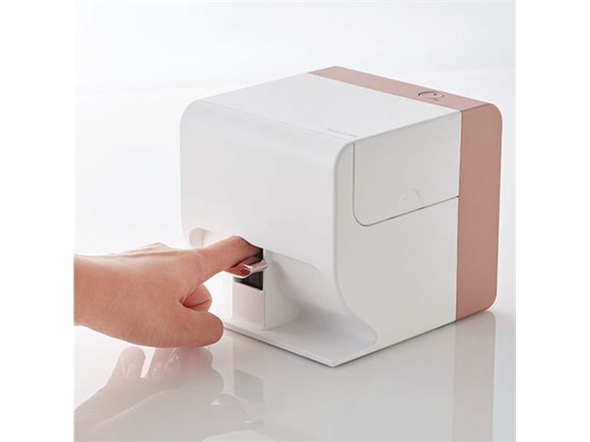 コイズミ、爪に直接プリントできるネイルプリンター「PriNail」 - 価格.com