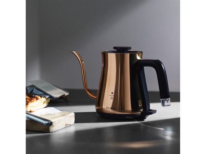 高級スタバが中目黒にオープン、「バルミューダ×スタバ 電気ケトル」に