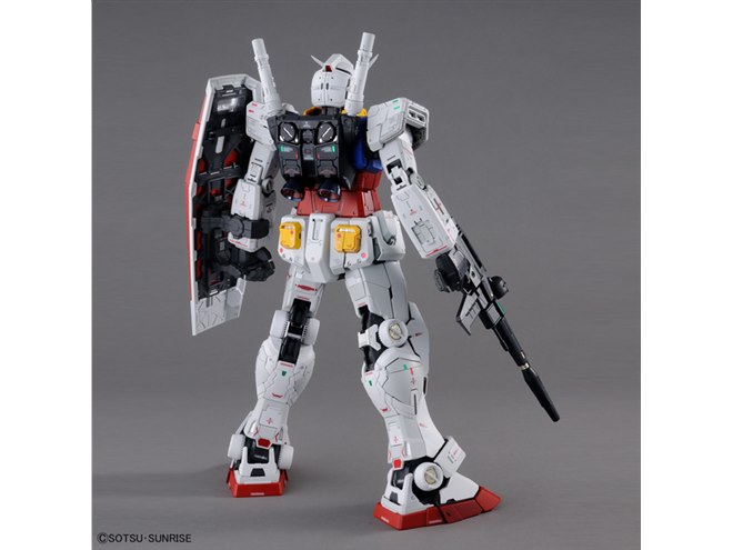 究極のガンプラ”「PG UNLEASHED RX-78-2」発売日決定、光るビーム