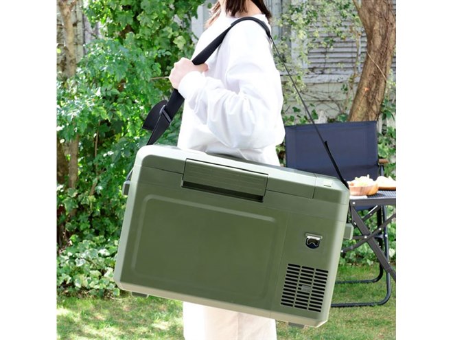 AC/DC電源で使用できる、クーラーボックス型の「2WAY 冷凍冷蔵庫」山善