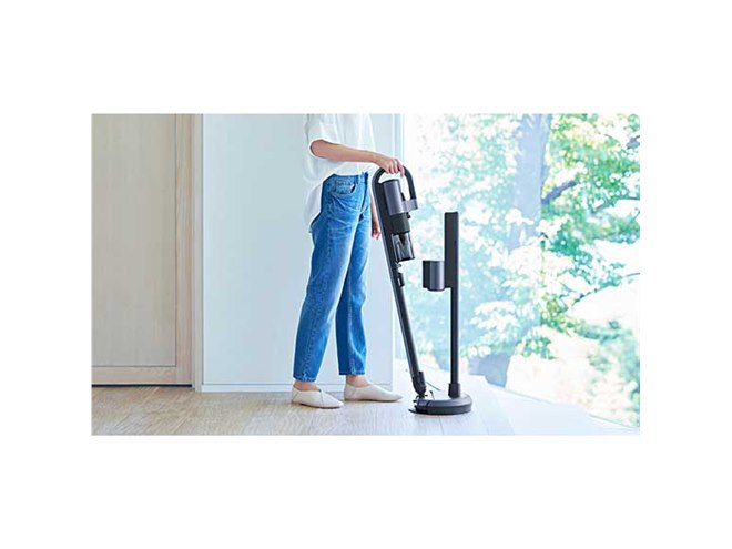 三菱のコードレス掃除機「iNSTICK ZUBAQ」に、傾き検知機能を搭載した