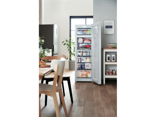 ハイアール、大容量ながらスリムなボディを採用した「前開き式冷凍庫