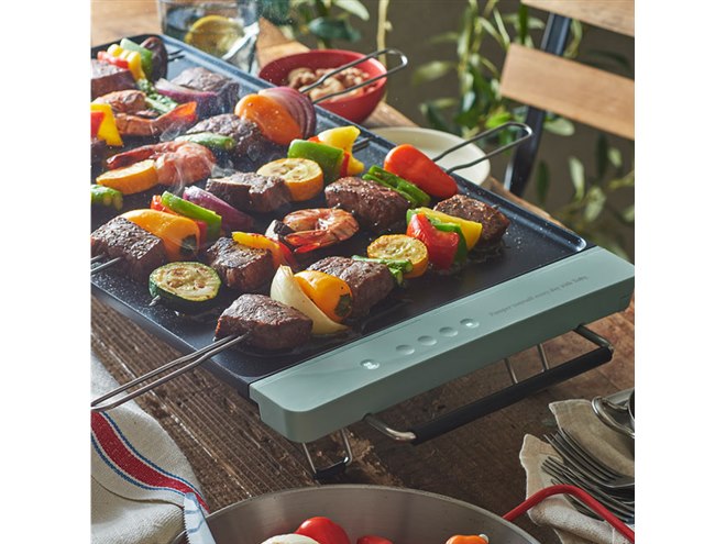 厚さ約3cmにたたんで収納できる「Toffy スリムグリルプレート」が本日6