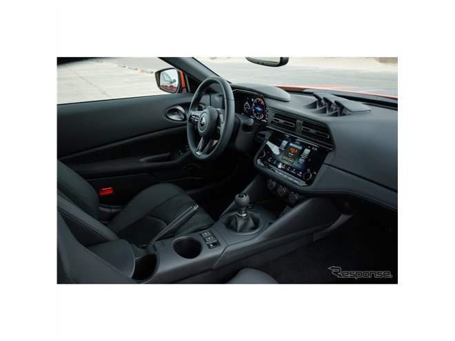 日産『Z』に2024年型、専用ノーズの「Zヘリテージエディション」設定