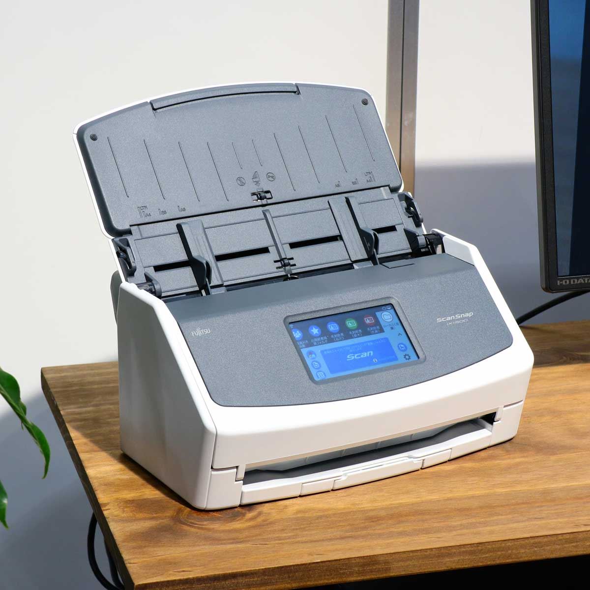 PFUが6年ぶりに新型「ScanSnap」を発表！ タッチパネルと学習機能で