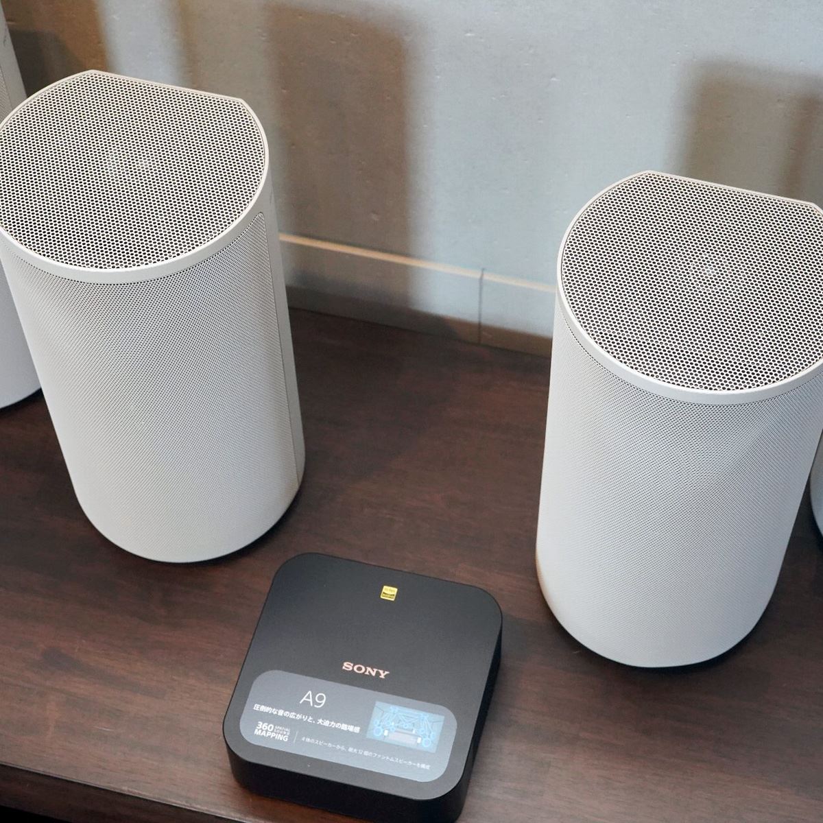 自宅リビングでソニーの最新ホームシアタースピーカー「HT-A9」を