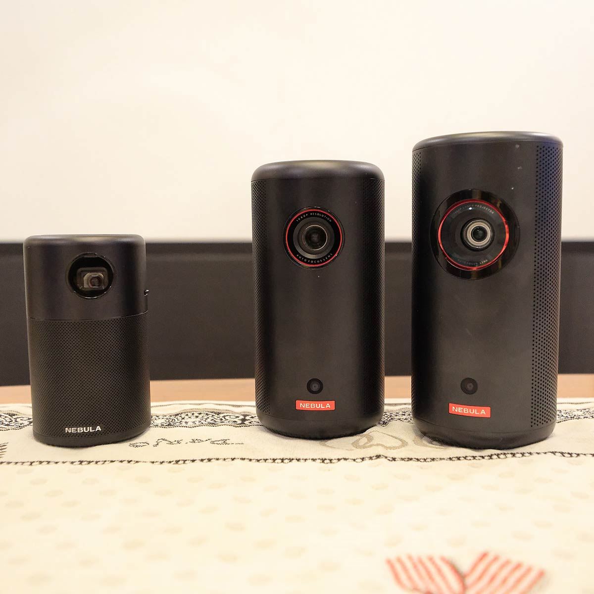 人気のモバイルプロジェクター「Nebula Capsule」シリーズはどれを買え