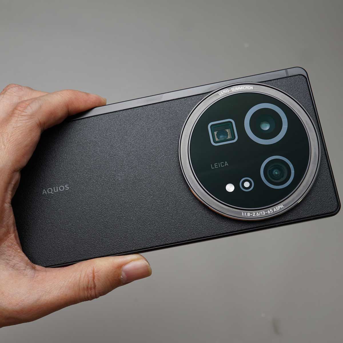 AQUOS R9 Pro」レビュー！ シャッターボタン搭載でカメラに近づいた