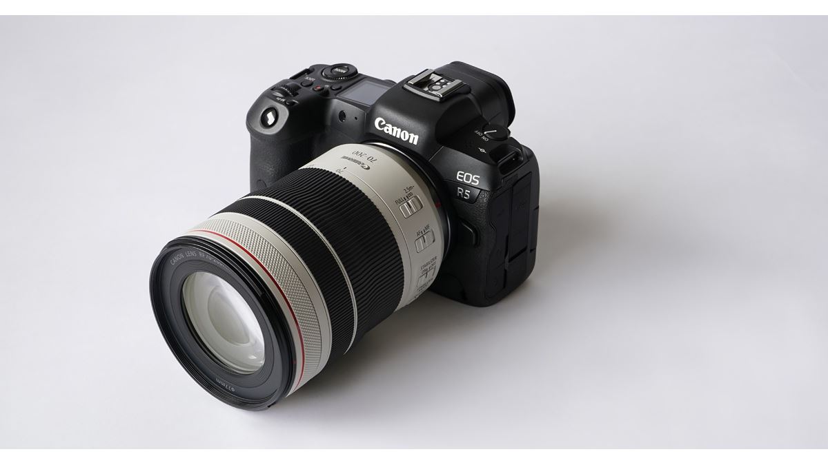 標準ズーム並みのサイズ感で話題！ キヤノンの望遠ズーム「RF70-200mm