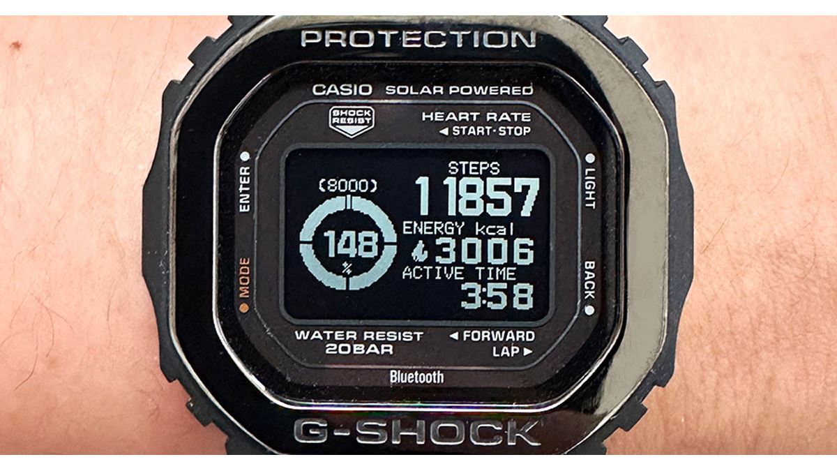 G-SHOCK初の角型デザイン×心拍計！ 生活が変わる「G-SQUAD DW-H5600