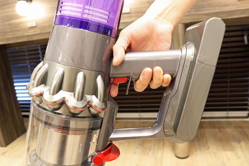 軽くて使いやすい！トリガーのないダイソンのコードレススティック掃除
