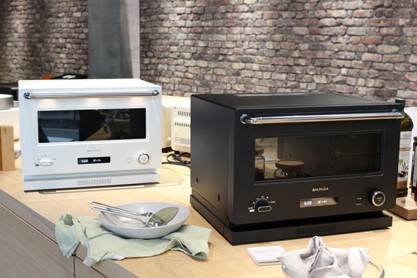 BALMUDA オーブンレンジ 2021年製 オーブン用トレイ付き 特徴