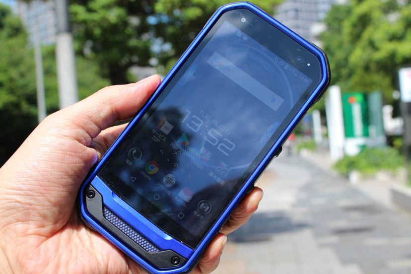 京セラのタフネススマホ、「TORQUE G03」を街や海で使ってみた - 価格