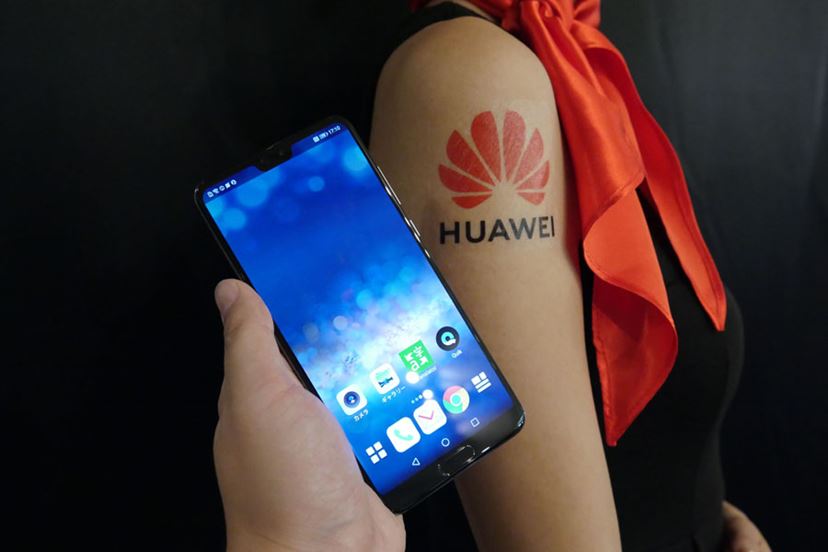 ポケットに収まるライカカメラ！ SIMフリースマホ「P20」が登場 - 価格