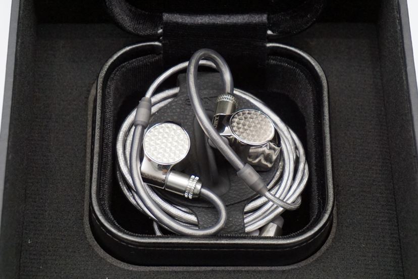 価格は税別20万円！ソニーのフラッグシップイヤホン「IER-Z1R」が